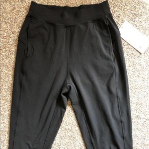 Lululemon Rejuvenate crop jogger